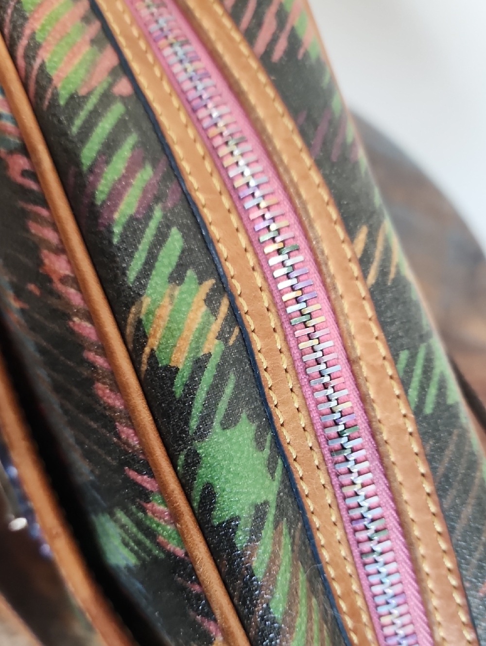 Dooney & Bourke Vintage Leather Rainbow Plaid Crossbody Baguette Pink Blue Y2K - Picture 9 of 16
